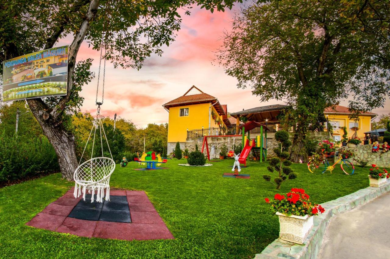 Pensiunea Valea Magurii Новачі-Страіні Екстер'єр фото